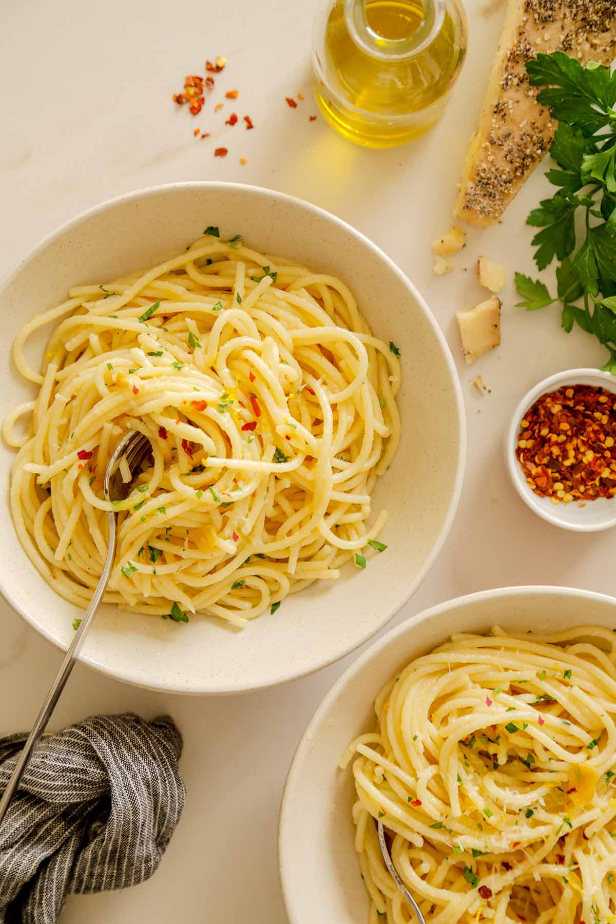 Easy 25-Minute Garlic Pasta Recipe (Aglio e Olio)