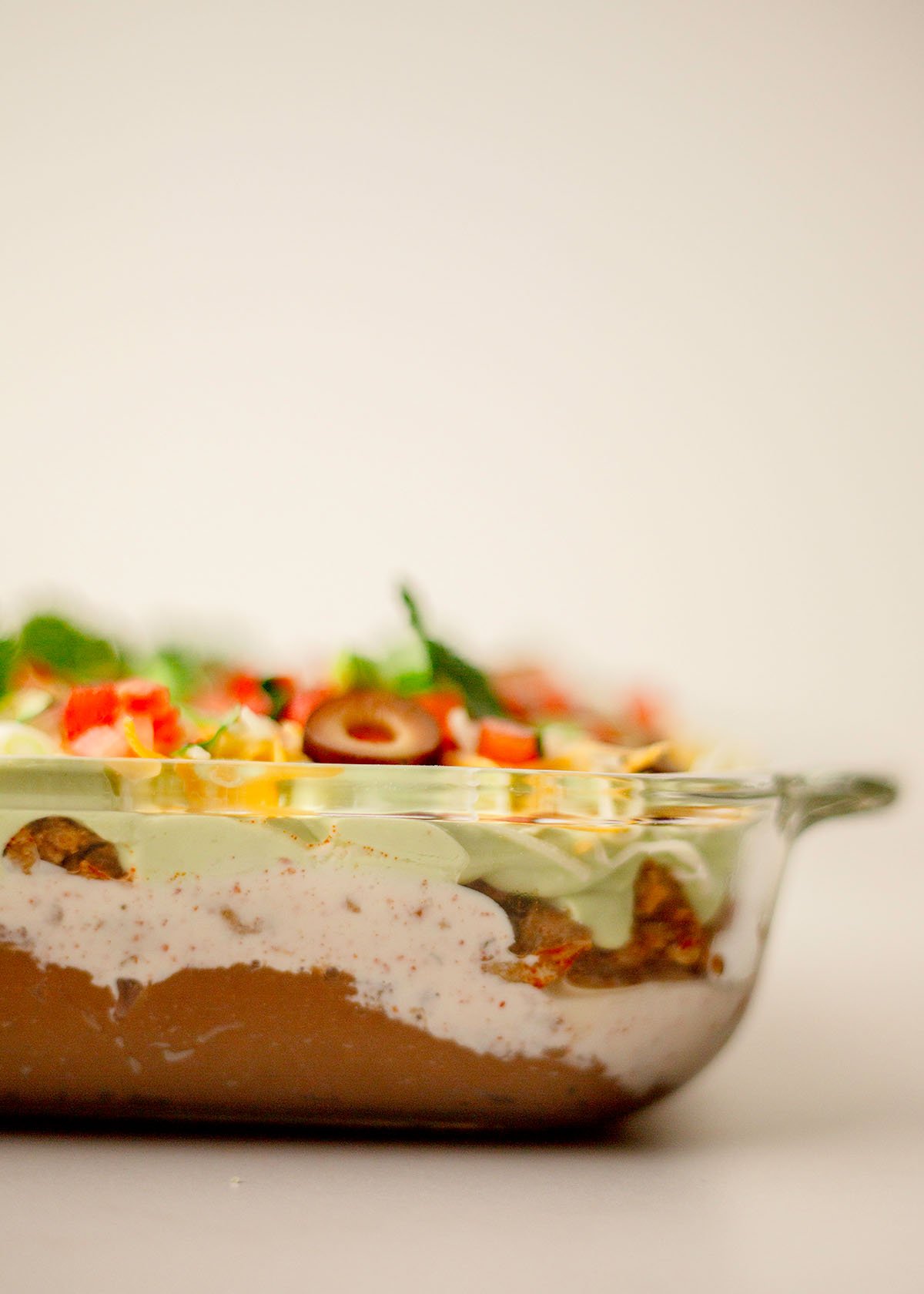 7 layer dish in clear glass showing layers